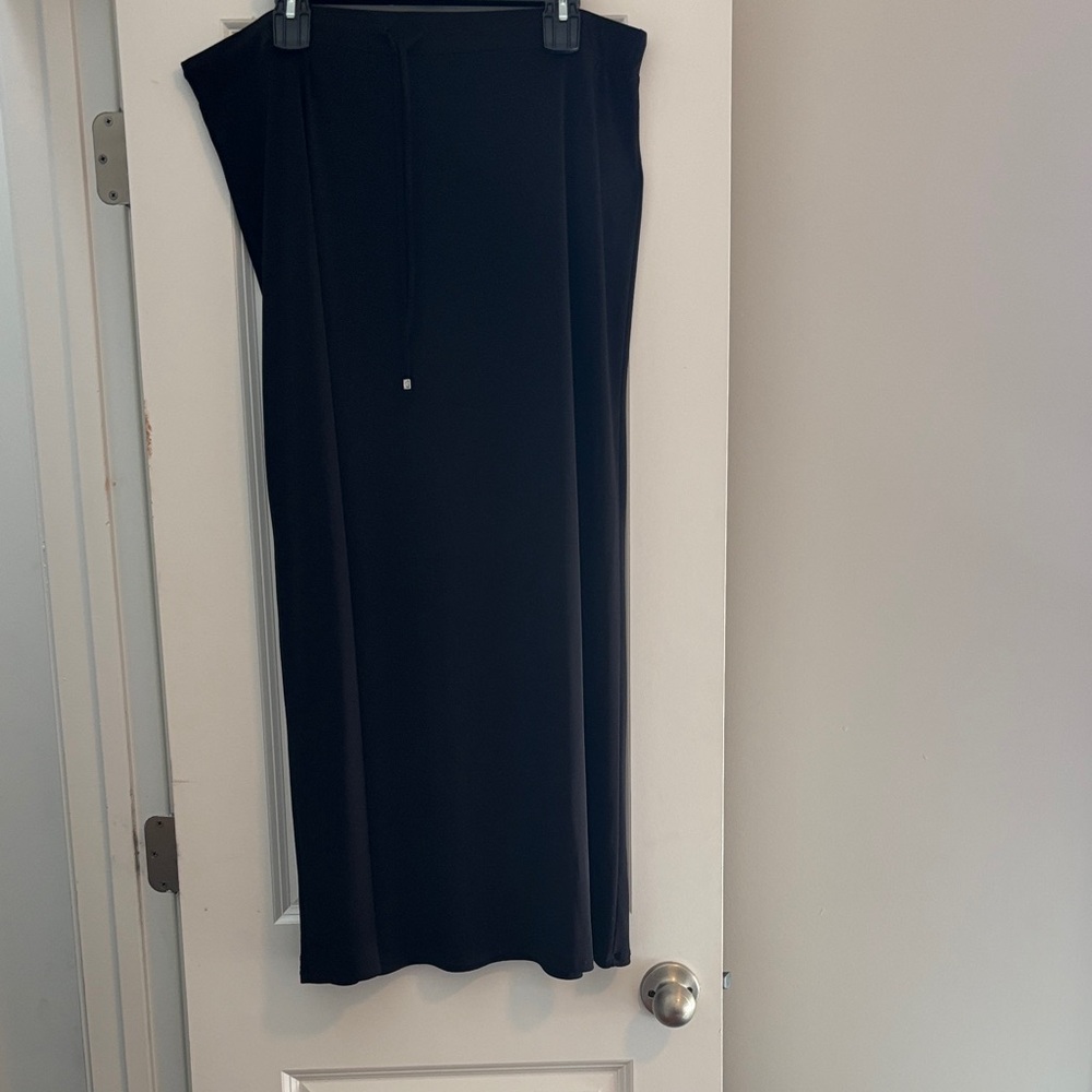 Long maxi black skirt